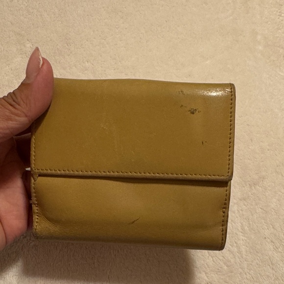 Gucci Tan Leather Wallet with Silver Clasp - Picture 4 of 16